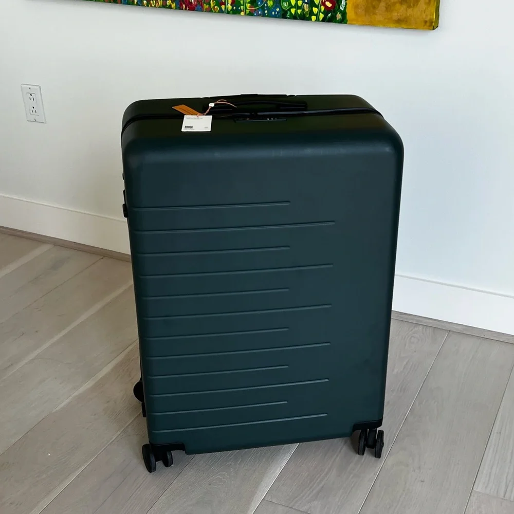 QUINCE  Expandable Large Check-In Suitcase - Picture 10 of 16